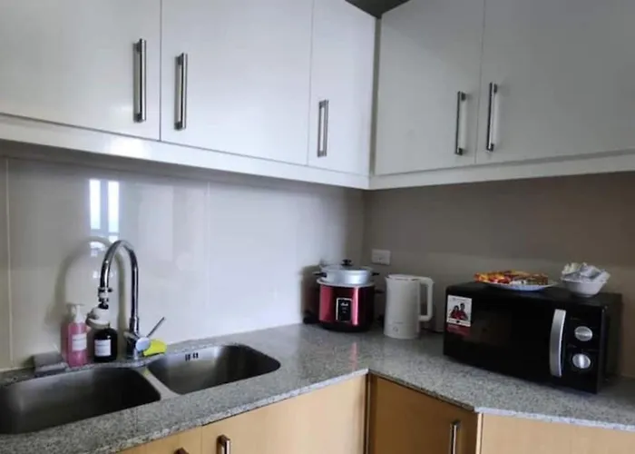 Spacious Living At Uptown Parksuites 公寓