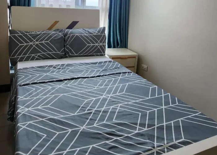 Spacious Living At Uptown Parksuites