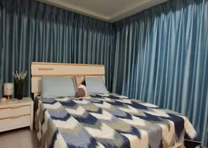 Spacious Living At Uptown Parksuites *
